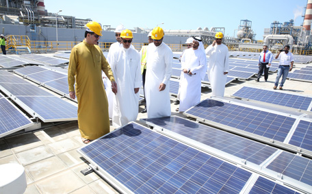 Gli Emirati Arabi Uniti intendono investire 163 miliardi di dollari per sviluppare le energie rinnovabili