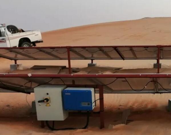 Gli Emirati Arabi Uniti hanno installato con successo un sistema ibrido nel deserto in grado di supportare il pompaggio e la fornitura di energia