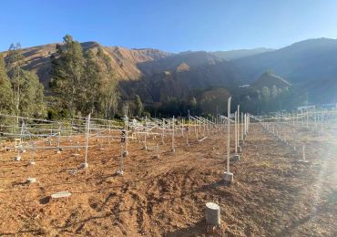 Il progetto di irrigazione con pompaggio solare dell'acqua da 1,2 MW nel distretto di Dongchuan, Kunming, Yunnan, è in pieno svolgimento