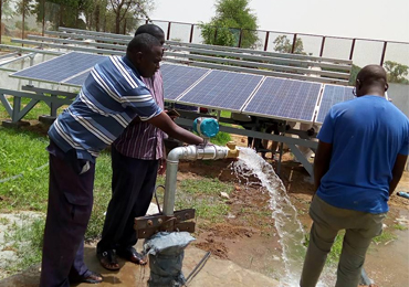 13 set di sistemi di pompaggio solare da 1,1-7,5 kW in Sudan